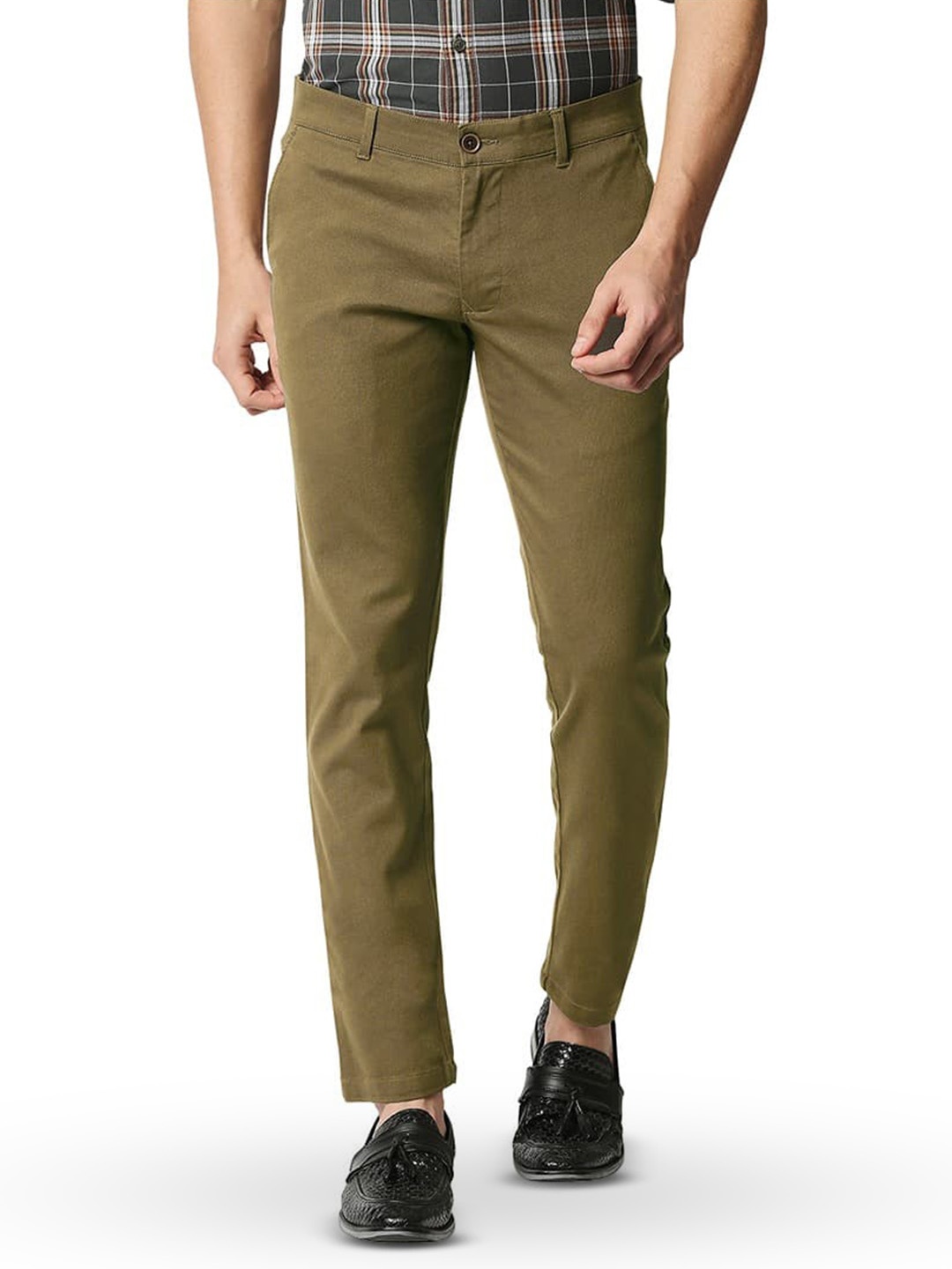 

Basics Men Tapered Fit Mid-Rise Plain Cotton Chinos Trousers, Brown