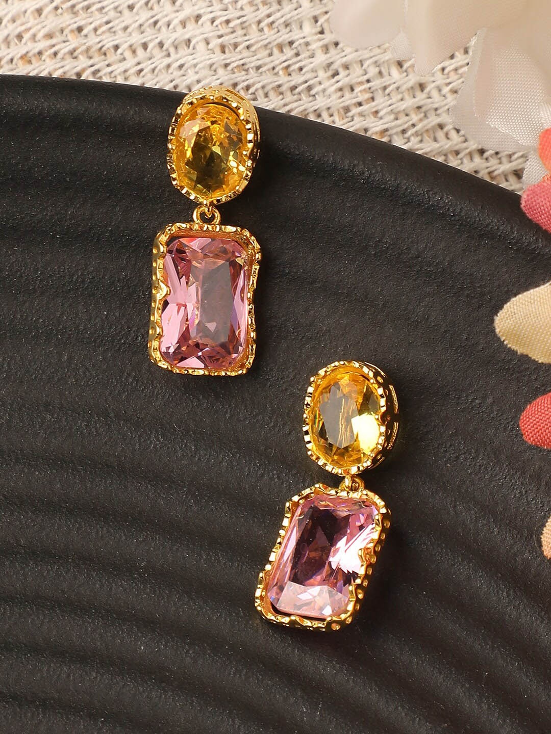 

DressBerry Gold Toned Gold Plated Stone Studded Drop Earring