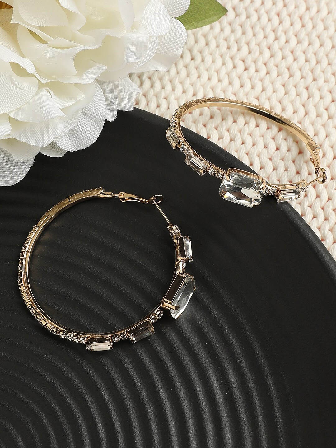 

DressBerry Gold-Toned Gold-Plated Circular Hoop Earrings