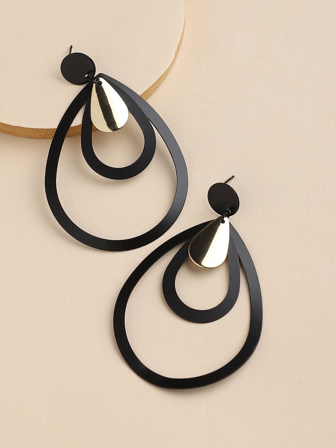 

DressBerry Gold-Plated Contemporary Drop Earrings