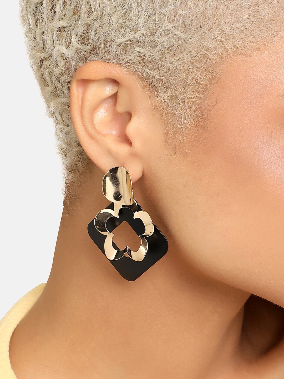 

DressBerry Gold-Plated Contemporary Drop Earrings