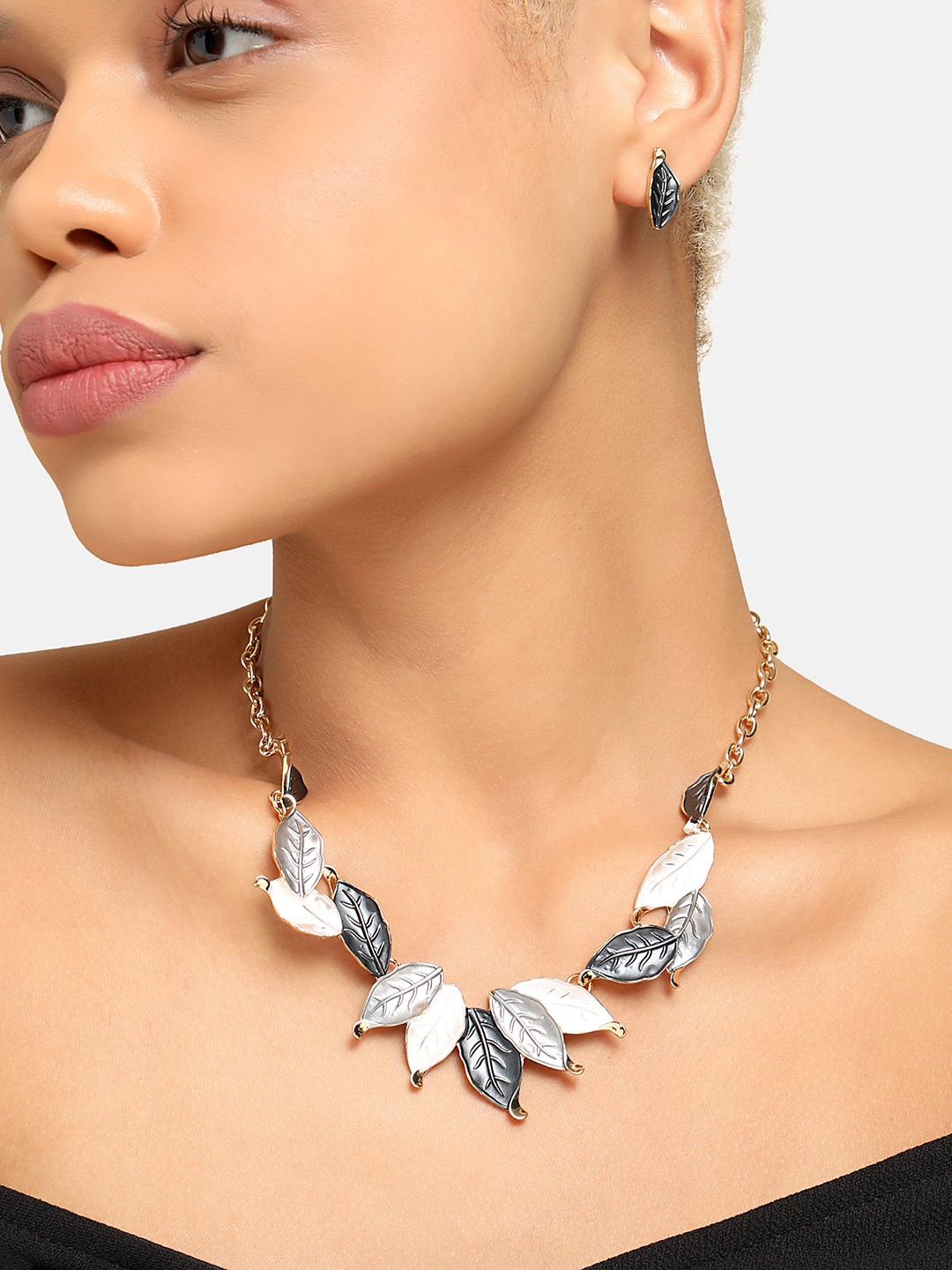 

DressBerry Silver Silver Plated Leaf Necklace & Earrings