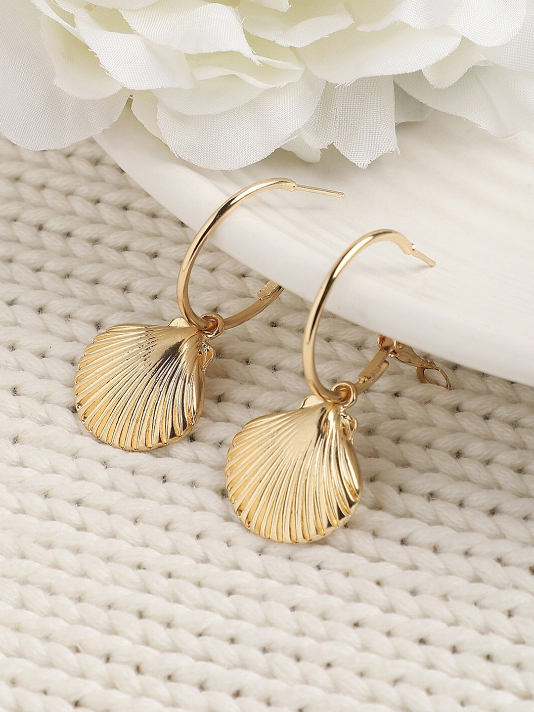 

DressBerry Gold-Plated Drop Earrings