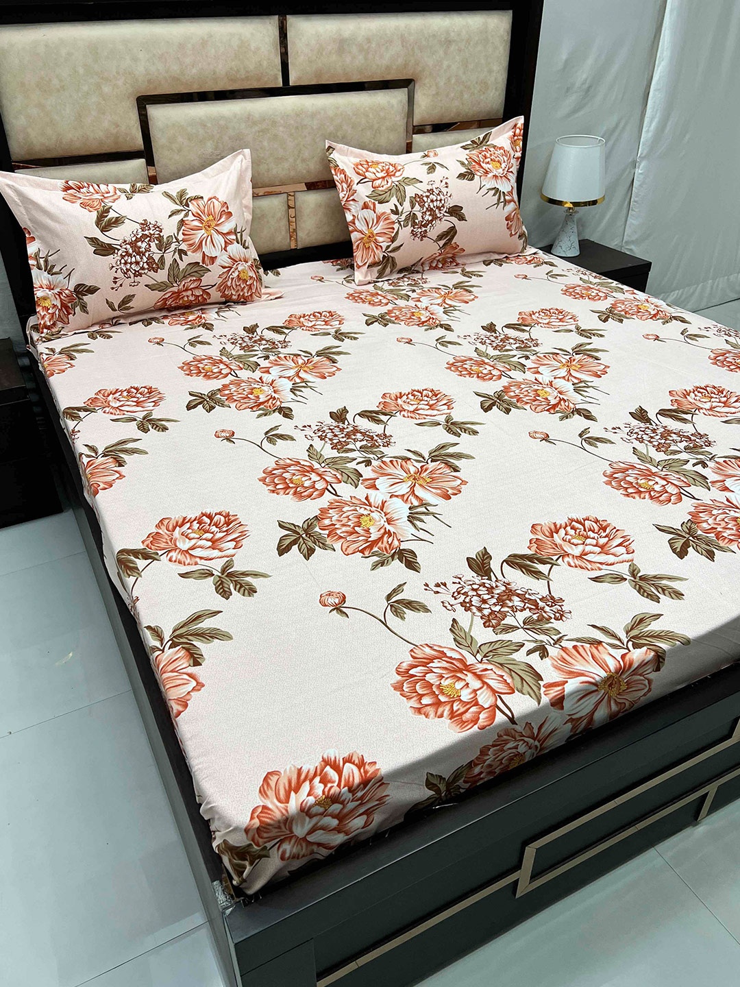 

Pure Decor Amulya Peach & Green Floral 250 TC Queen Bedsheet with 2 Pillow Covers