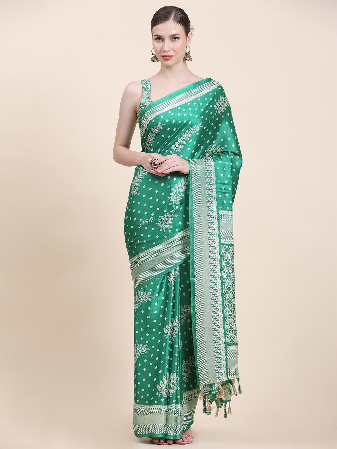 

Rujave Floral Printed Georgette Saree, Lime green