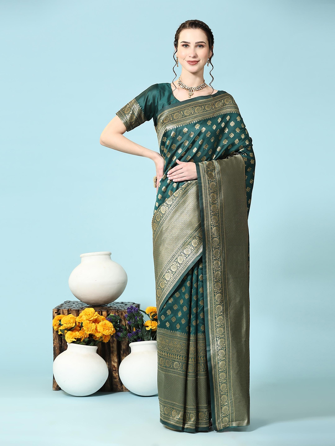 

Rujave Woven Design Ethnic Motifs Zari Banarasi Saree, Green