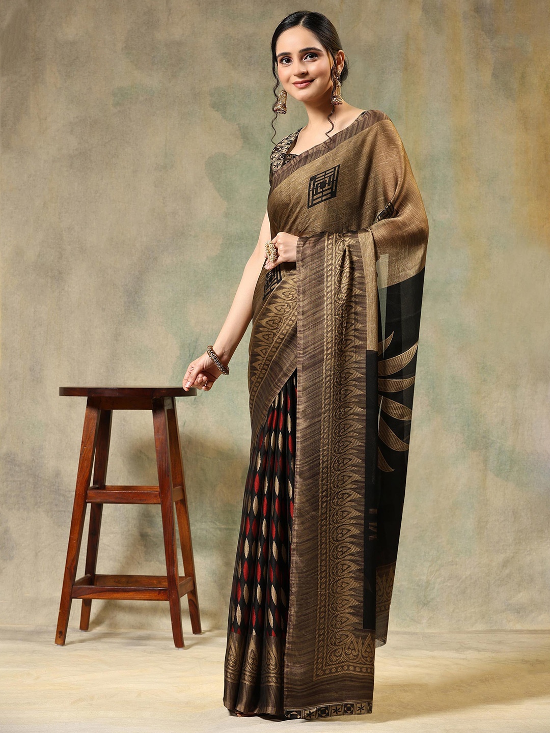 

Rujave Geometric Printed Pure Chiffon Saree, Black