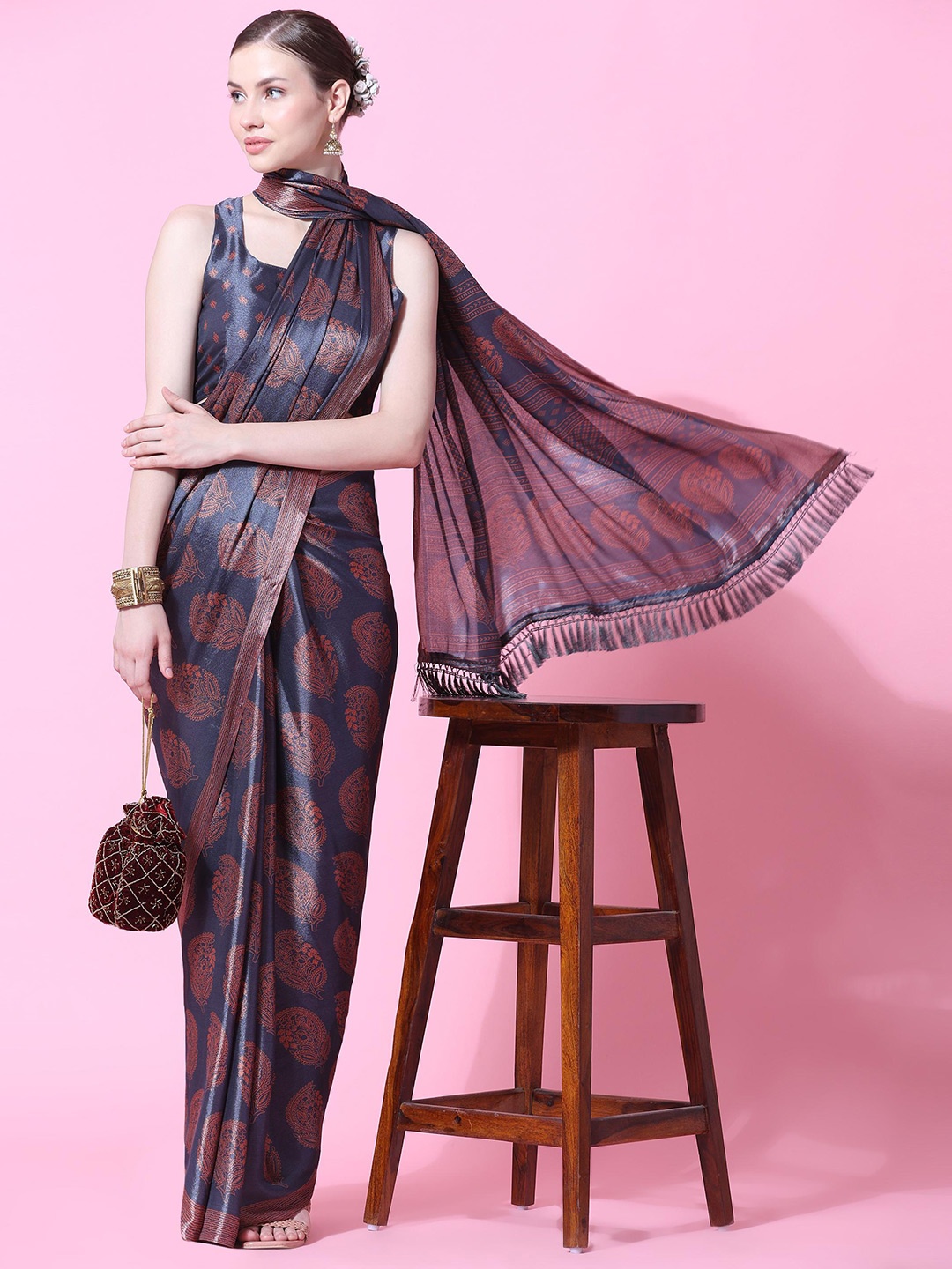 

Rujave Floral Saree, Grey