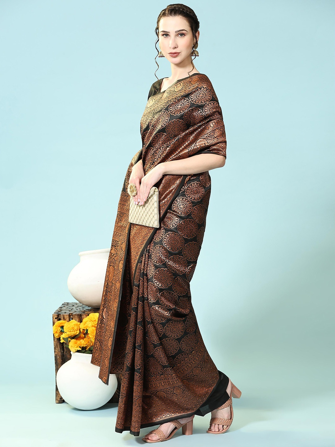 

Rujave Ethnic Motifs Woven Design Zari Banarasi Saree, Black
