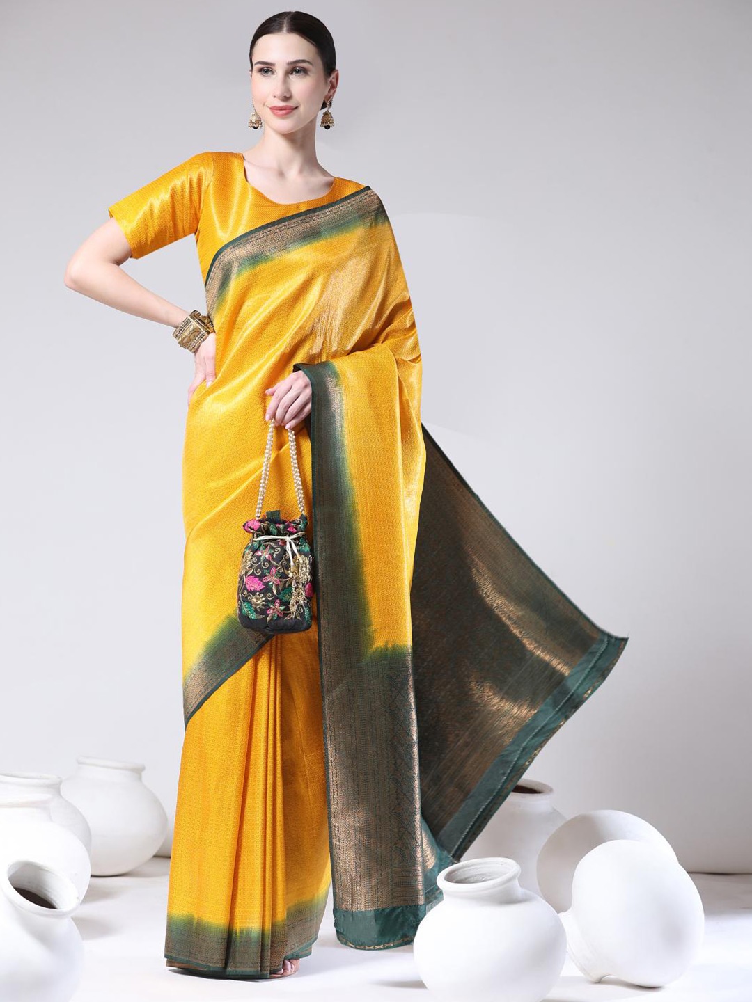 

Rujave Woven Design Zari Kanjeevaram Saree, Gold