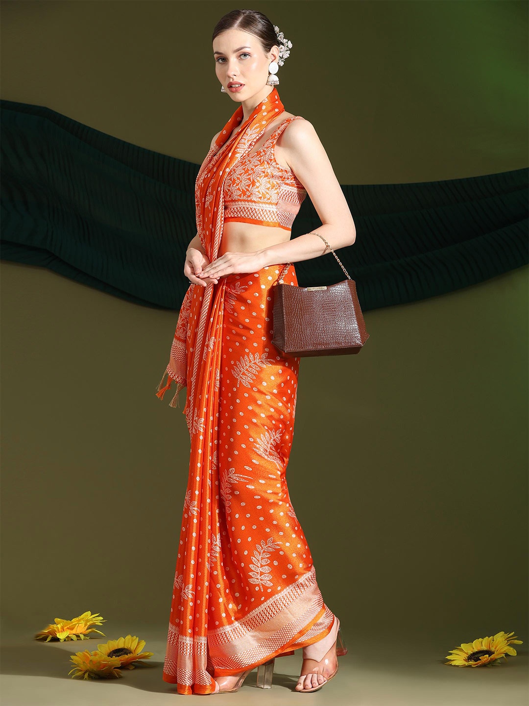 

Rujave Floral Pure Georgette Saree, Orange