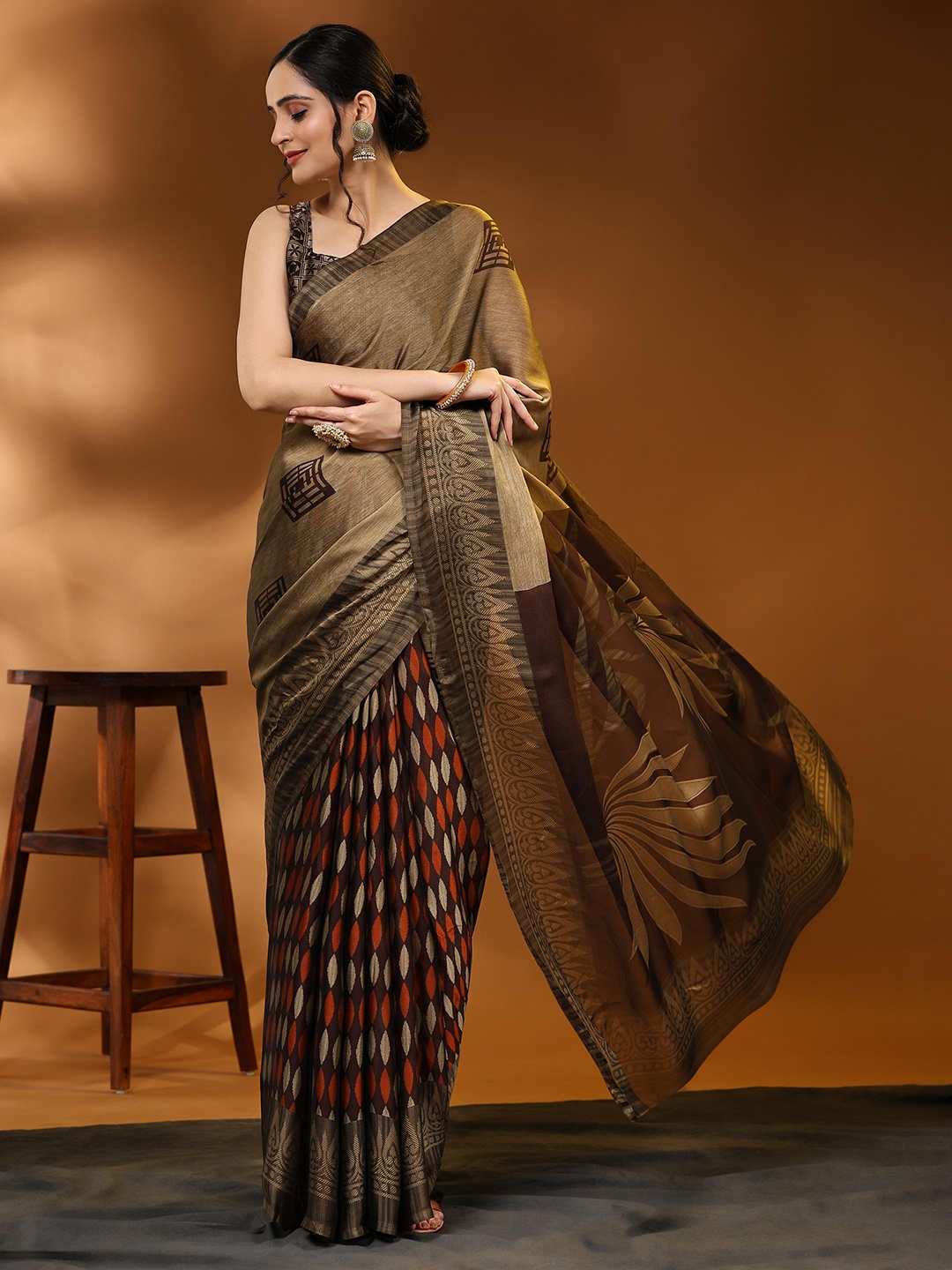 

Rujave Geometric Pure Chiffon Saree, Brown