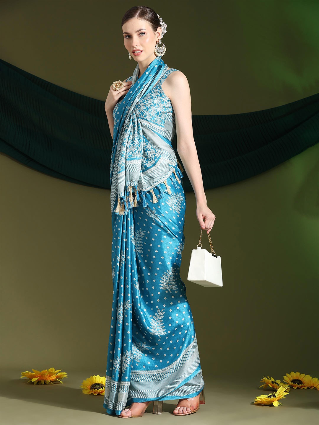 

Rujave Polka Dot Pure Georgette Saree, Teal