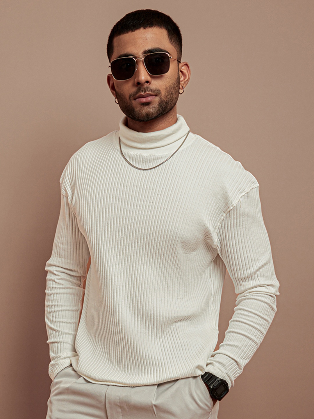 

Powerlook White Ribbed Turtle Neck T-shirt