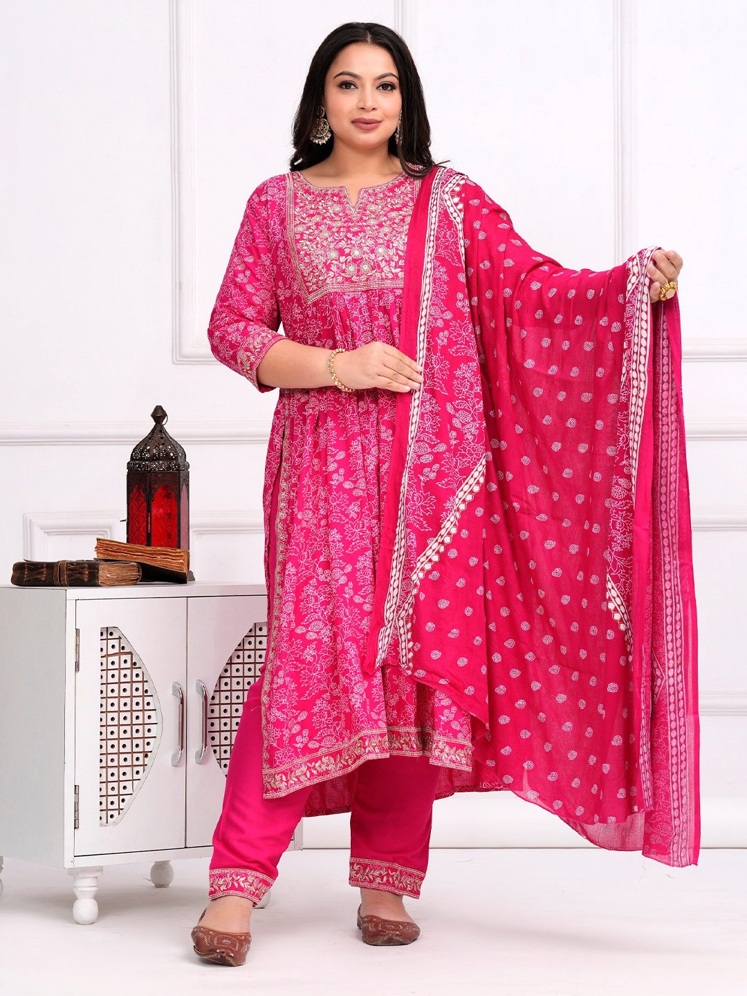

KUROCK Ethnic Motifs Printed Empire Thread Work Kurta with Trousers & Dupatta, Pink