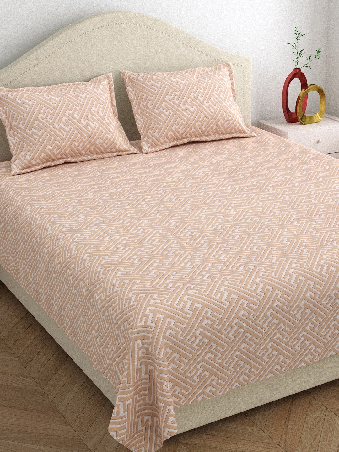 

DREAM WEAVERZ Orange & White Geometric Cotton 220 TC King Bedsheet with 2 Pillow Covers