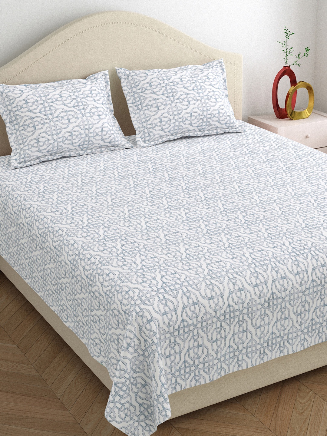 

DREAM WEAVERZ Blue & White Geometric Cotton 220 TC King Bedsheet with 2 Pillow Covers