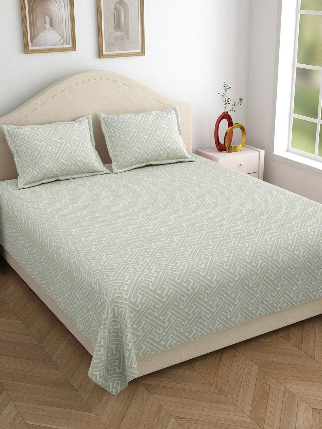 

DREAM WEAVERZ Green & White Geometric Cotton 220 TC King Bedsheet With 2 Pillow Covers