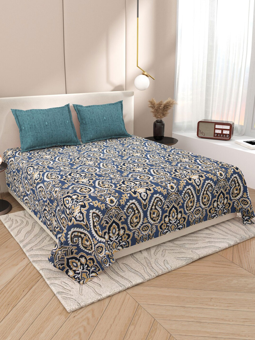 

DREAM WEAVERZ Blue & White Moroccan Glazed Cotton 220 TC King Bedsheet & 2 Pillow Covers