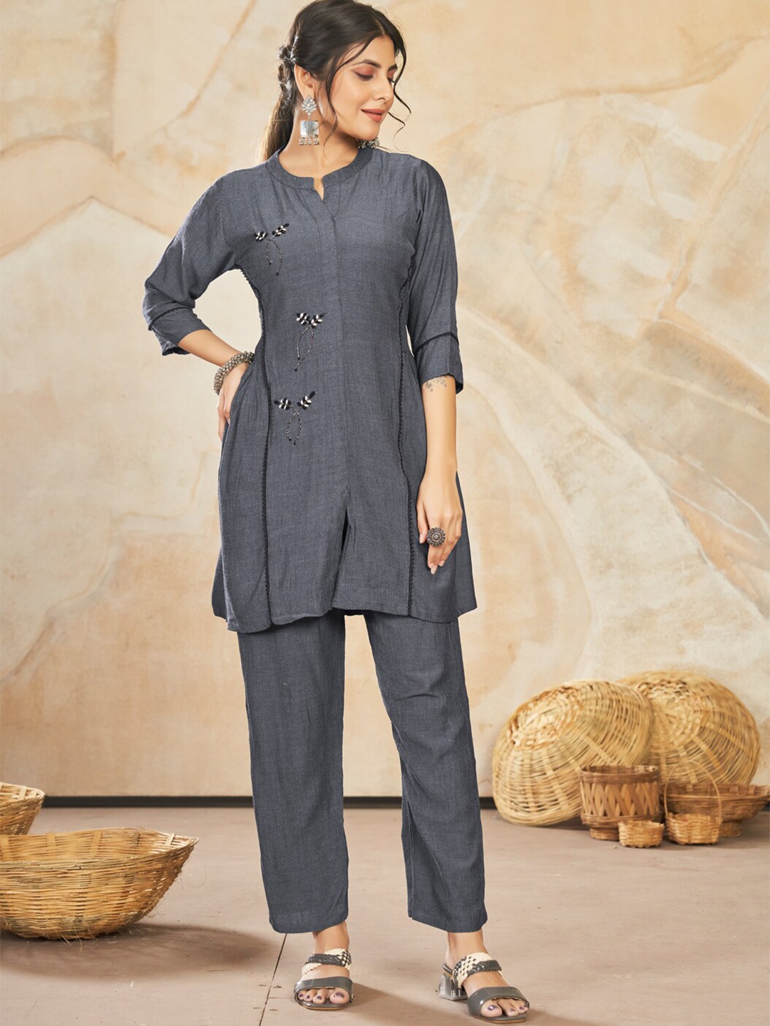 

STYLE SAMSARA Embroidered Mandarain Collar Top With Flred Trouser Co-Ords, Grey