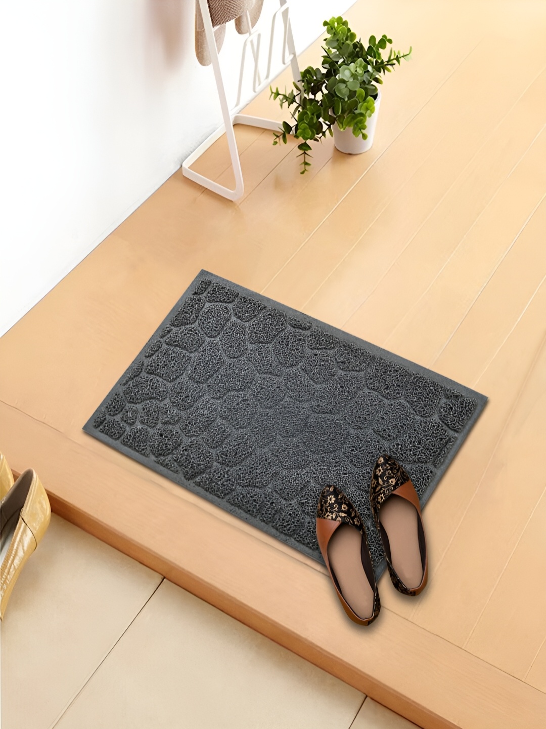 

DREAM WEAVERZ Grey Anti-Skid Designer Rubber Coir Door Mat