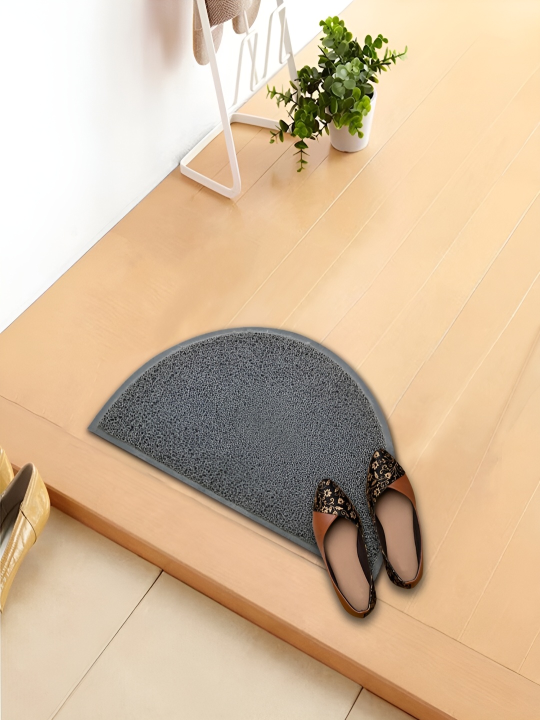 

DREAM WEAVERZ Grey Rubber Coir Anti-Skid Doormat