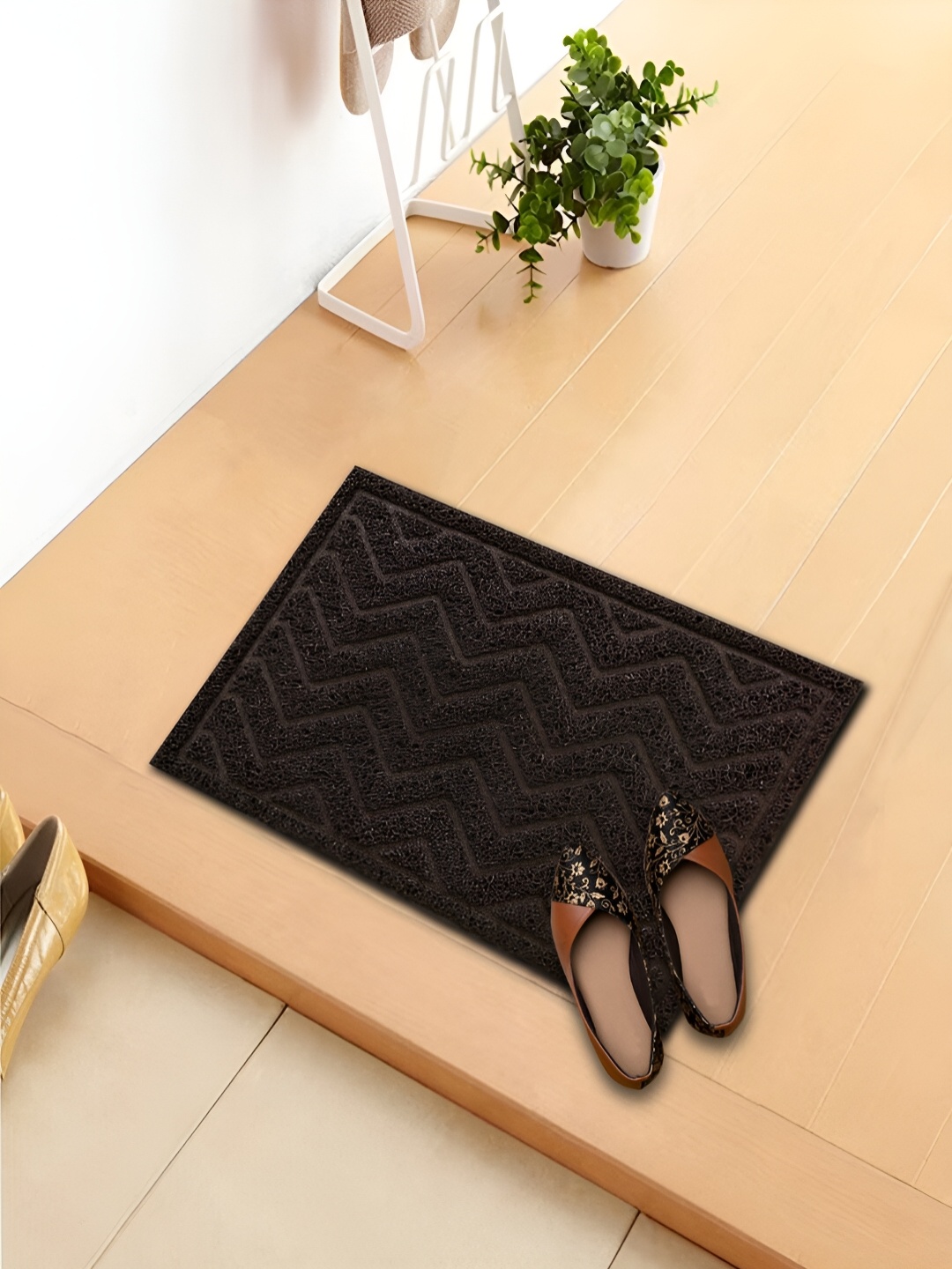 

DREAM WEAVERZ Brown Textured Anti Skid Doormat