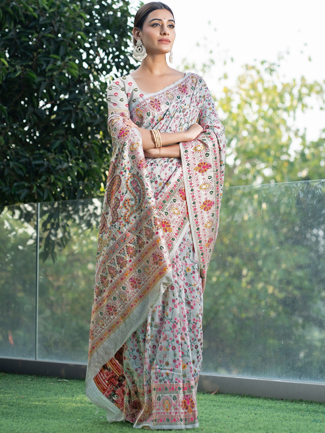 

GAJARAI Floral Woven Design Saree, White