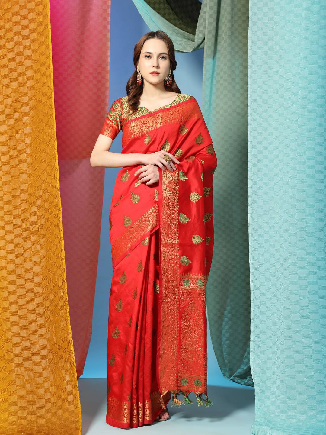 

ZILVIRA Ethnic Motifs Woven Design Zari Pure Silk Saree, Red