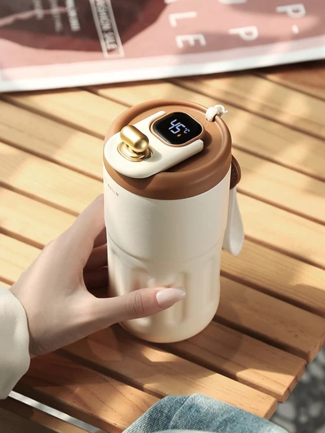 

YELONA Brown Stainless Steel Temperature Display Tumbler 420 ML