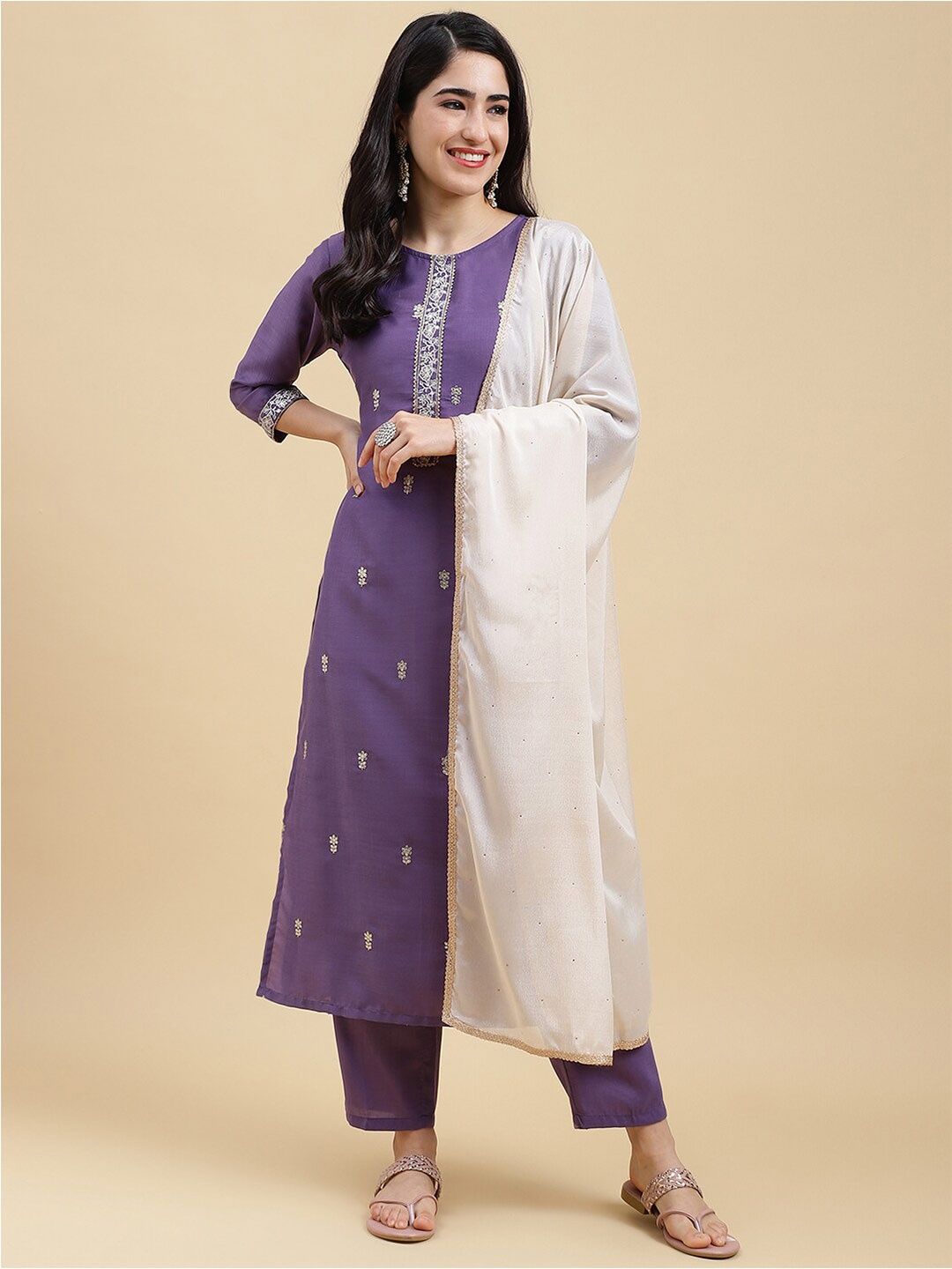 

MOKOSH Floral Embroidered Regular Gotta Patti Kurta With Trousers & Dupatta, Lavender