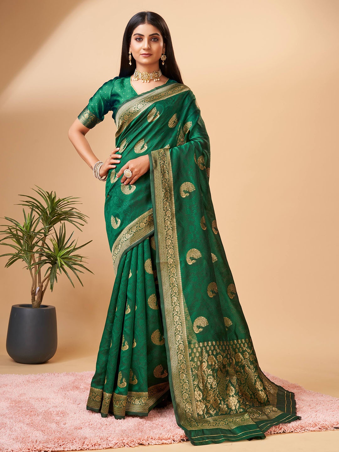 

ZILVIRA Ethnic Motifs Woven Design Zari Pure Silk Saree, Green