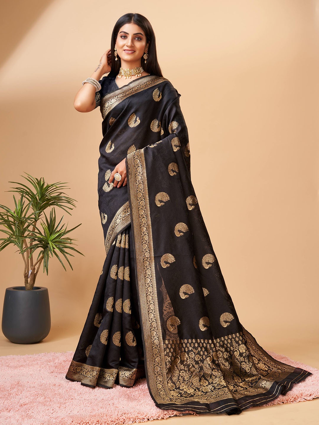 

ZILVIRA Ethnic Motifs Woven Design Zari Pure Silk Saree, Black