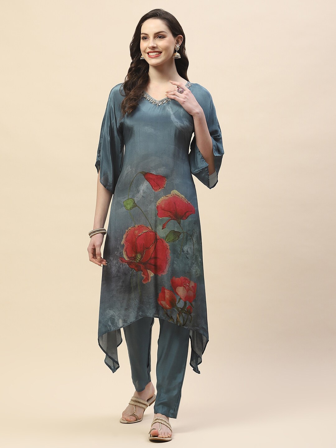 

Meena Bazaar Floral Printed V-Neck Kurta With Trousers, Grey