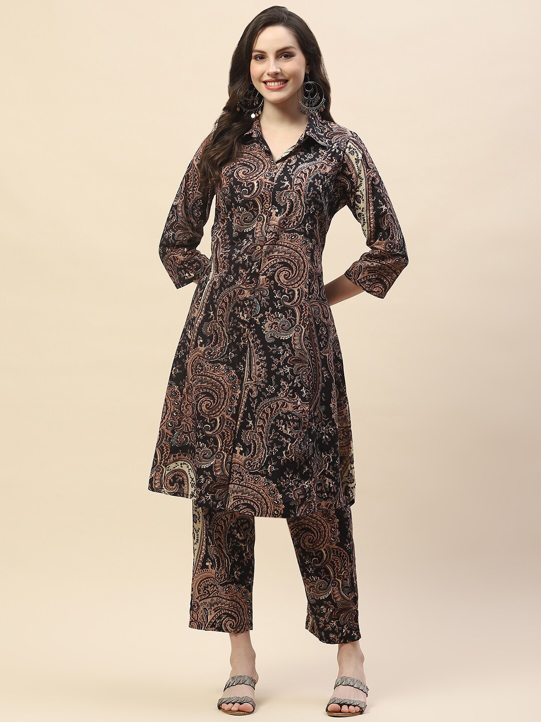 

Meena Bazaar Paisley Printed Shirt Collar Kurta With Trouser, Black