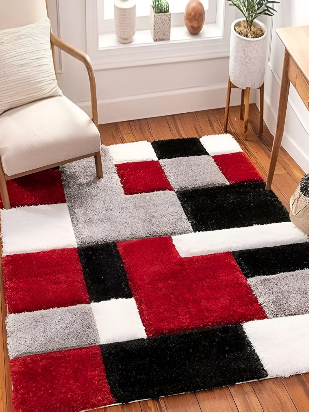 

Shopgallery Grey & Red Geometric Anti-Skid Shaggy Carpet