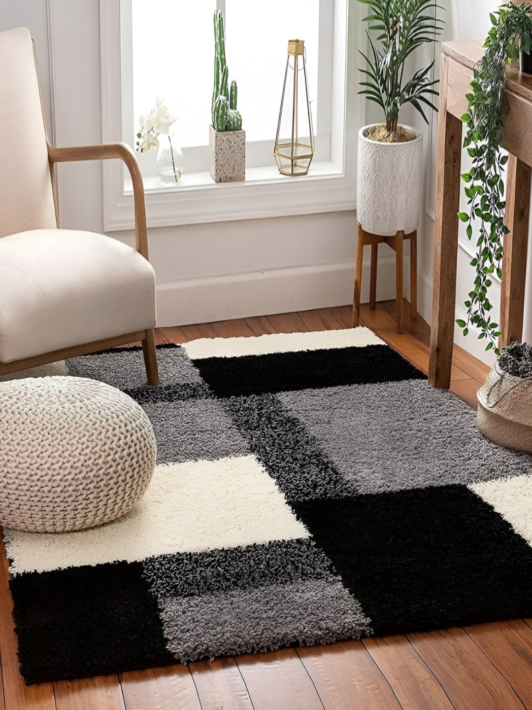 

Shopgallery White & Black Geometric Anti-Skid Shaggy Carpet