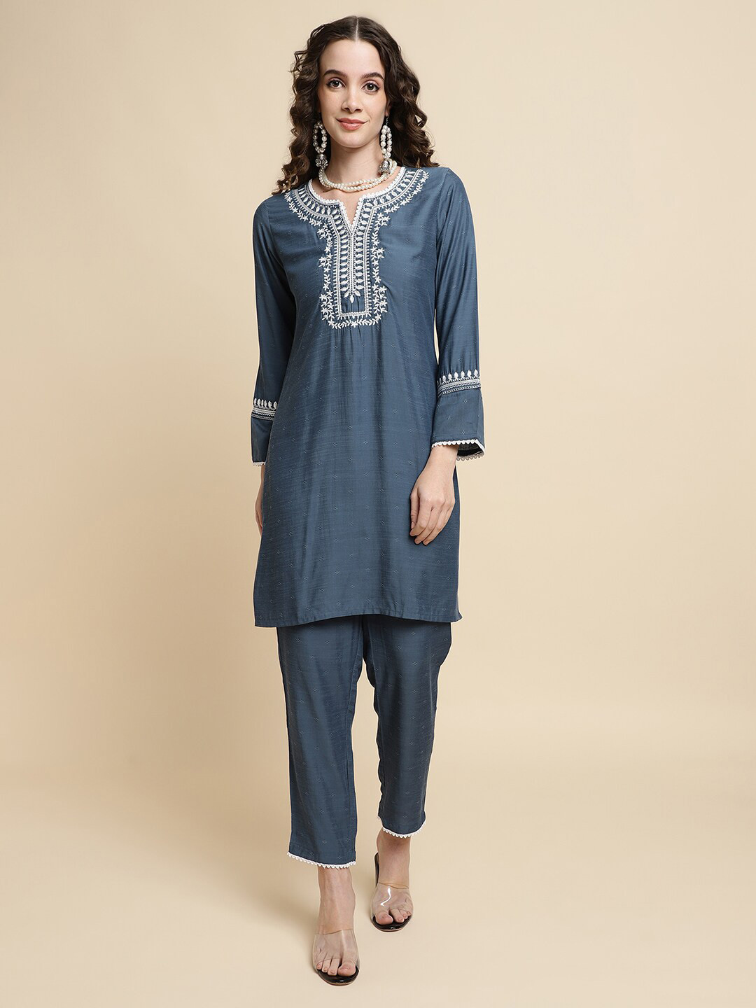 

Sringam Floral Embroidered Straight Kurta with Trousers, Grey