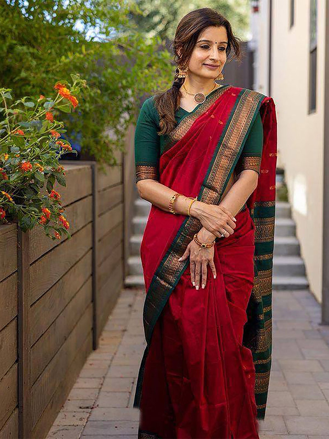 

Aldwych Woven Design Zari Banarasi Designer Saree, Red