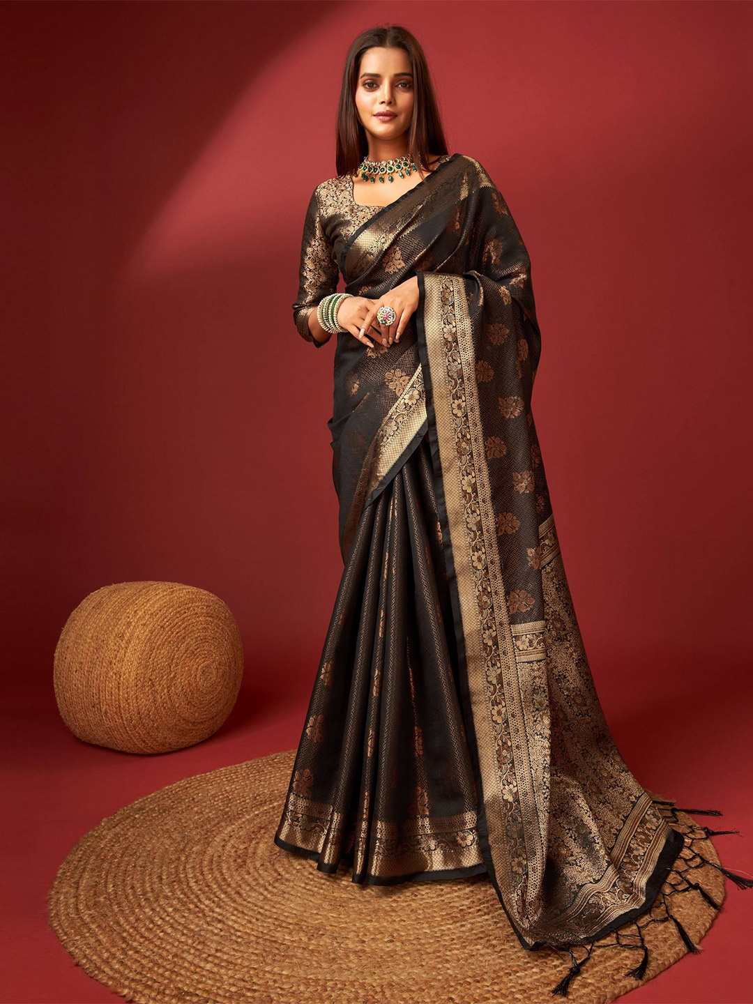 

ZILVIRA Ethnic Motifs Woven Design Zari Pure Silk Saree, Black