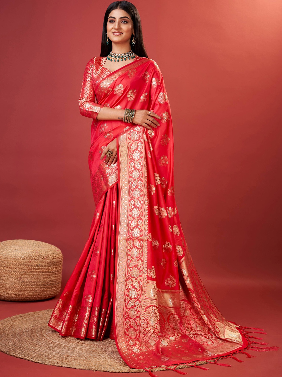 

ZILVIRA Ethnic Motifs Woven Design Zari Pure Silk Saree, Pink