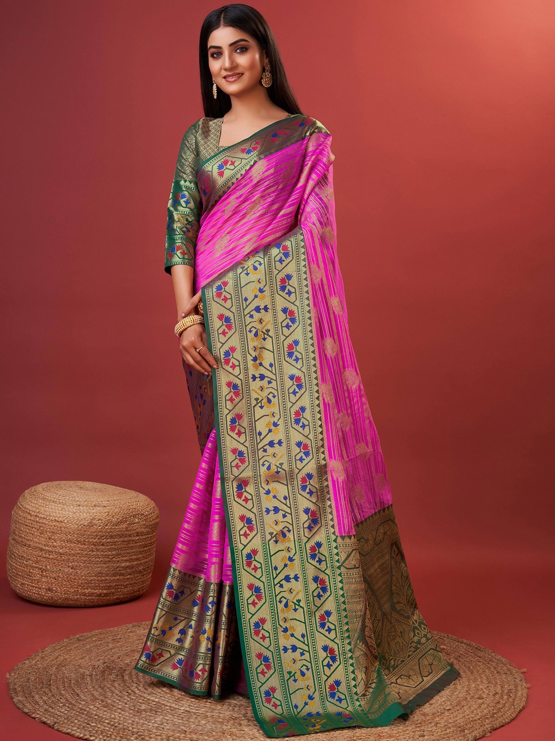 

ZILVIRA Woven Design Zari Saree, Pink