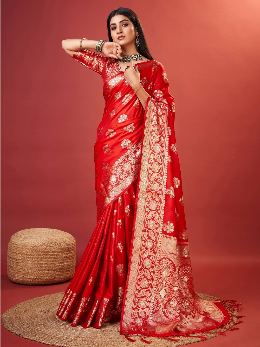 

ZILVIRA Ethnic Motifs Woven Design Zari Pure Silk Saree, Red