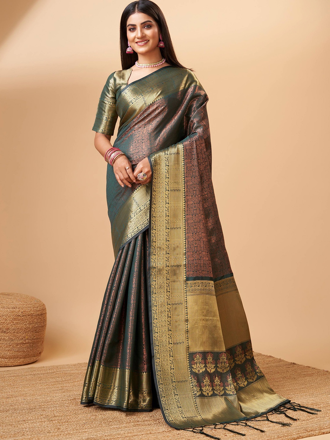 

ZILVIRA Woven Design Zari Pure Silk Saree, Green