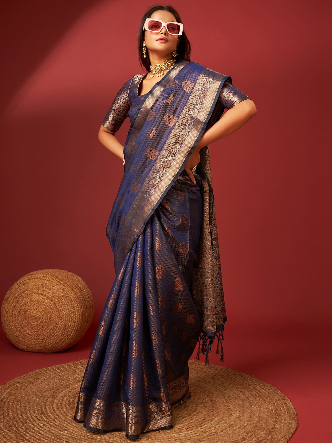 

ZILVIRA Ethnic Motifs Woven Design Zari Pure Silk Saree, Navy blue