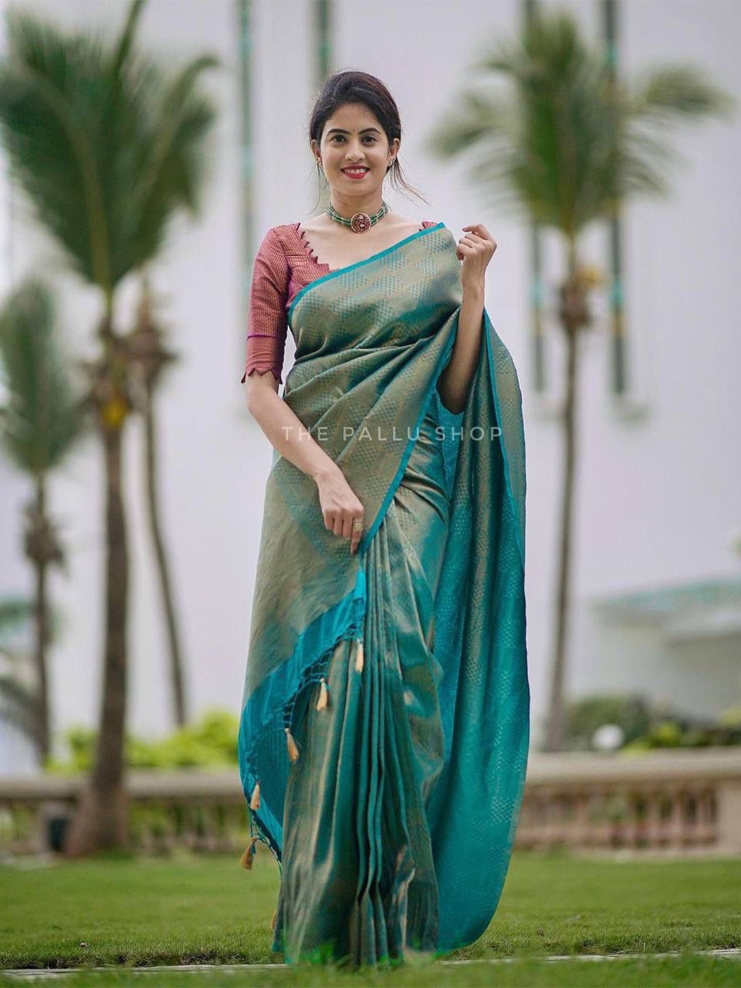 

Quelea Geometric Woven Design Zari Pure Silk Banarasi Saree, Teal