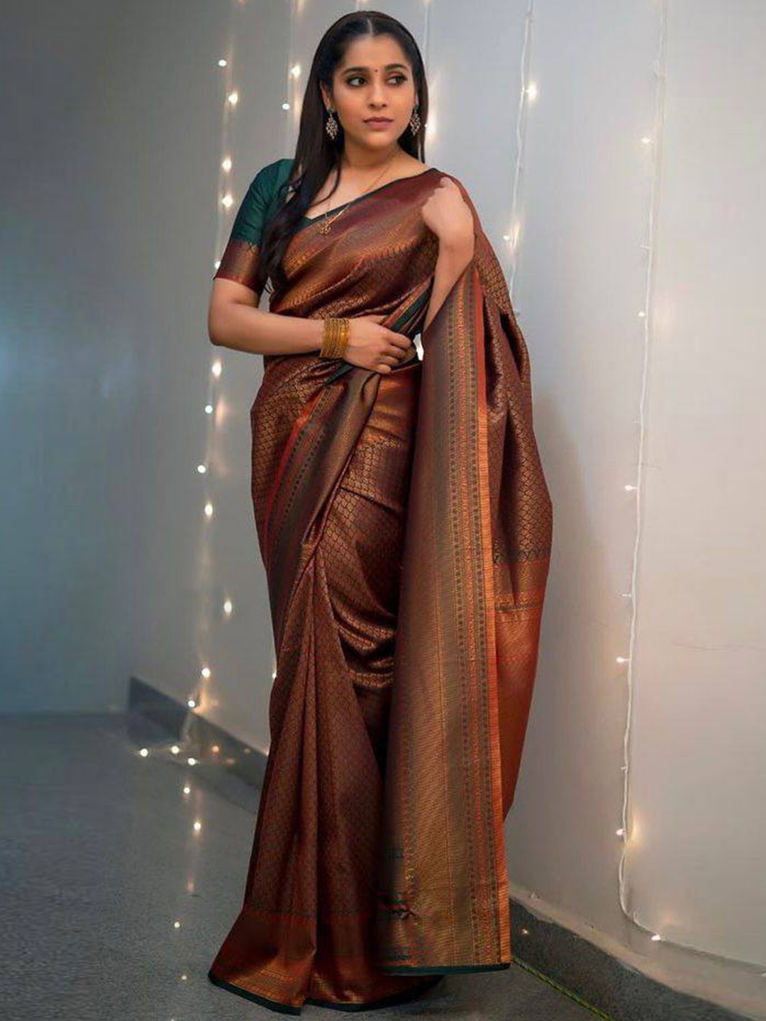 

Quelea Ethnic Motif Woven Design Pure Silk Banarasi Saree, Green