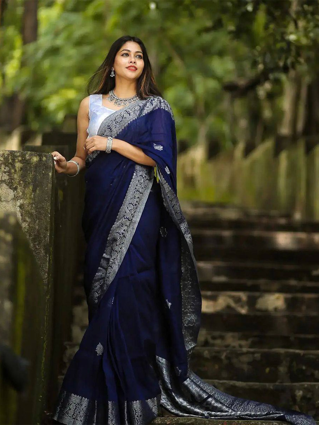 

Quelea Floral Woven Design Zari Pure Silk Banarasi Saree, Navy blue