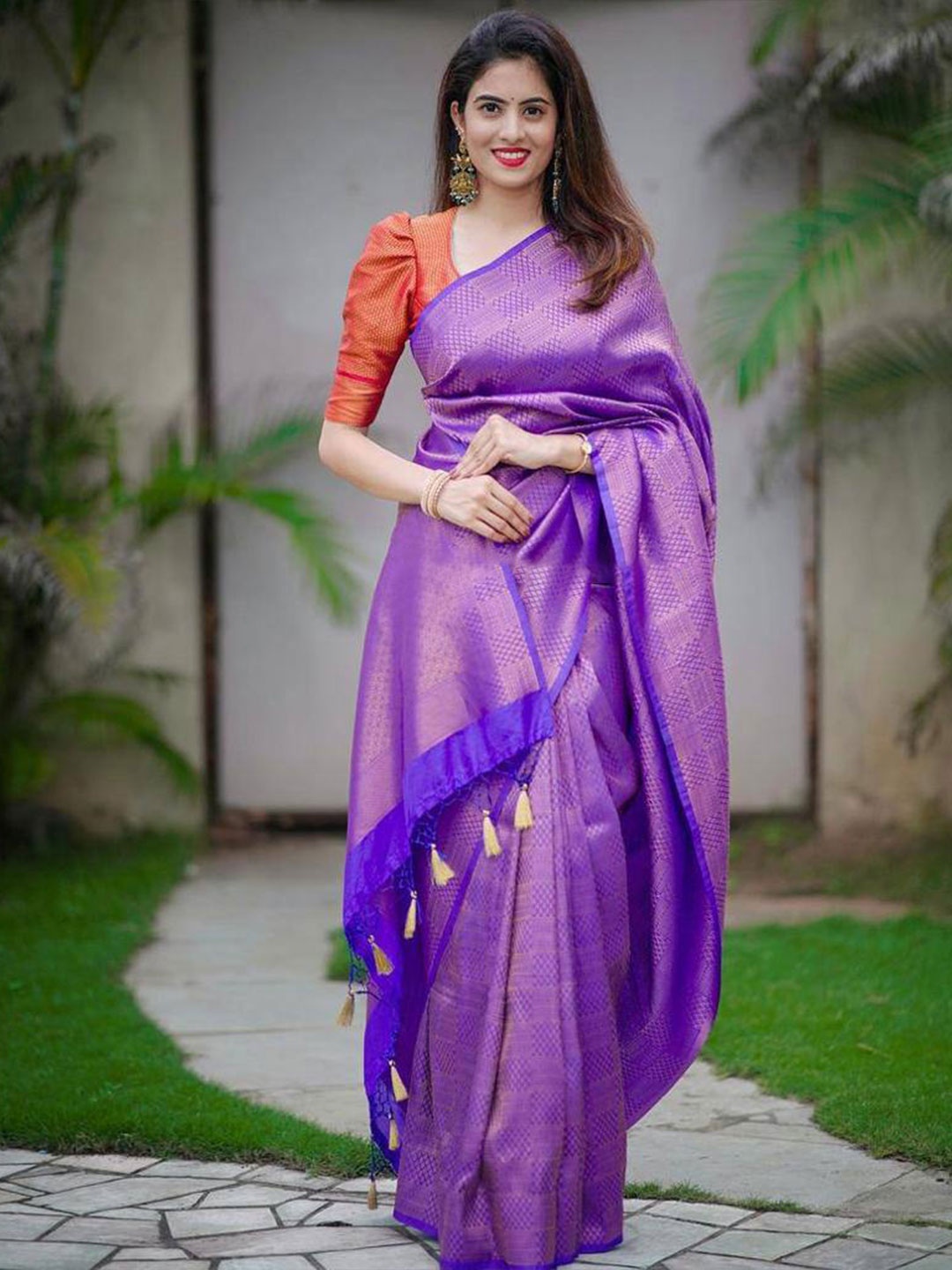 

Quelea Geometric Woven Design Zari Pure Silk Banarasi Saree, Blue