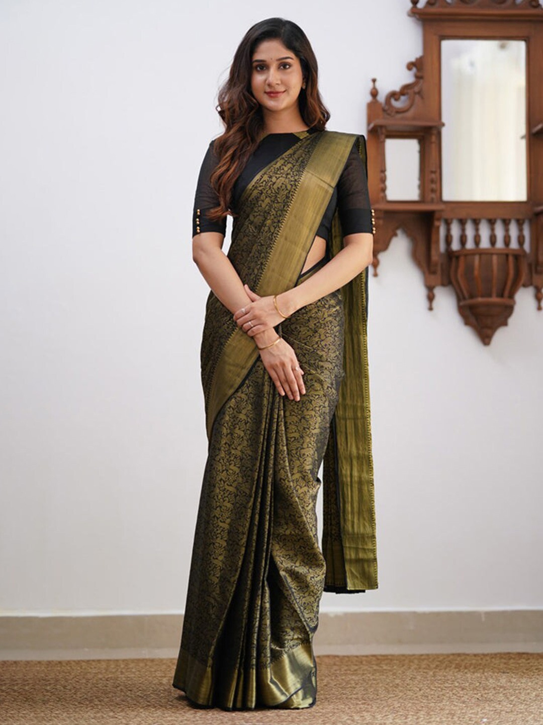 

Quelea Woven Design Zari Pure Silk Banarasi Saree, Black